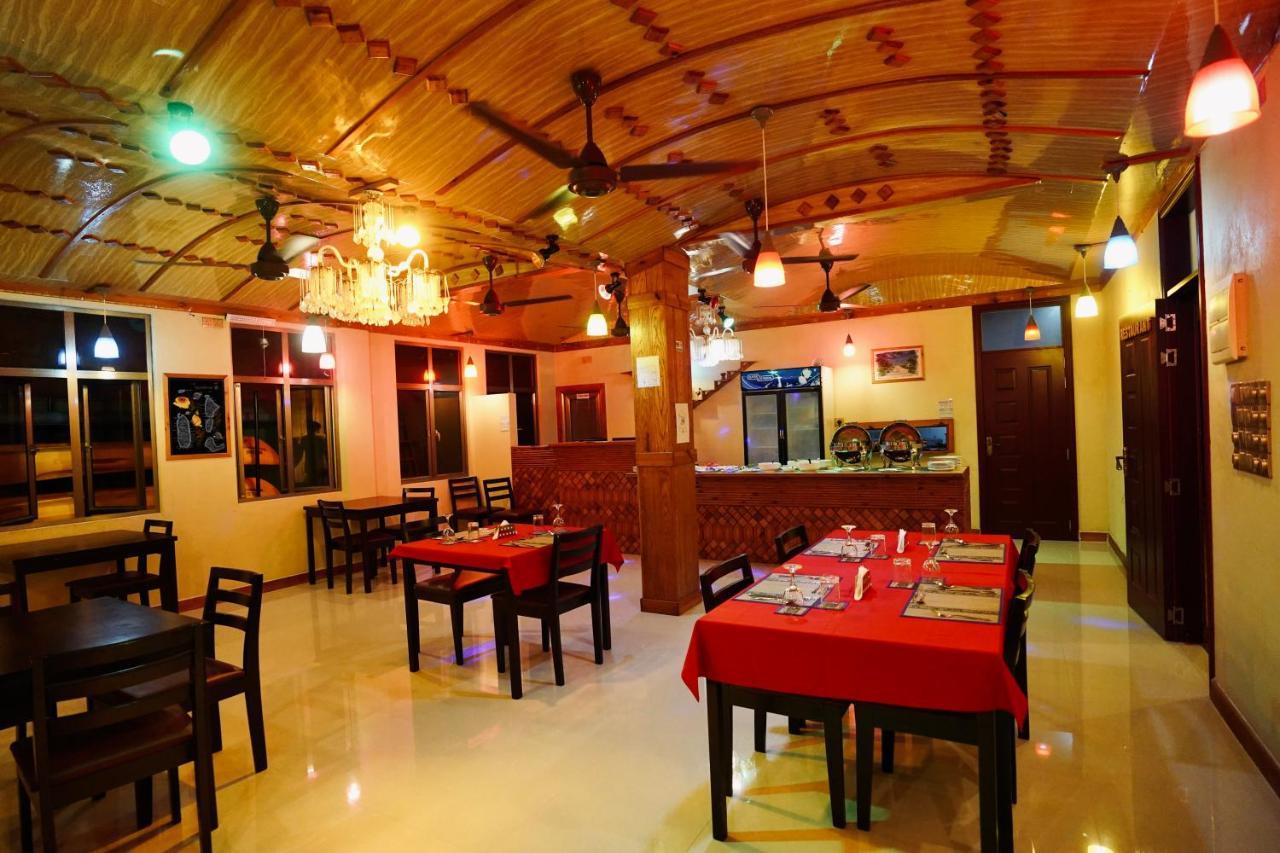 Holiday Mathiveri Inn Bagian luar foto