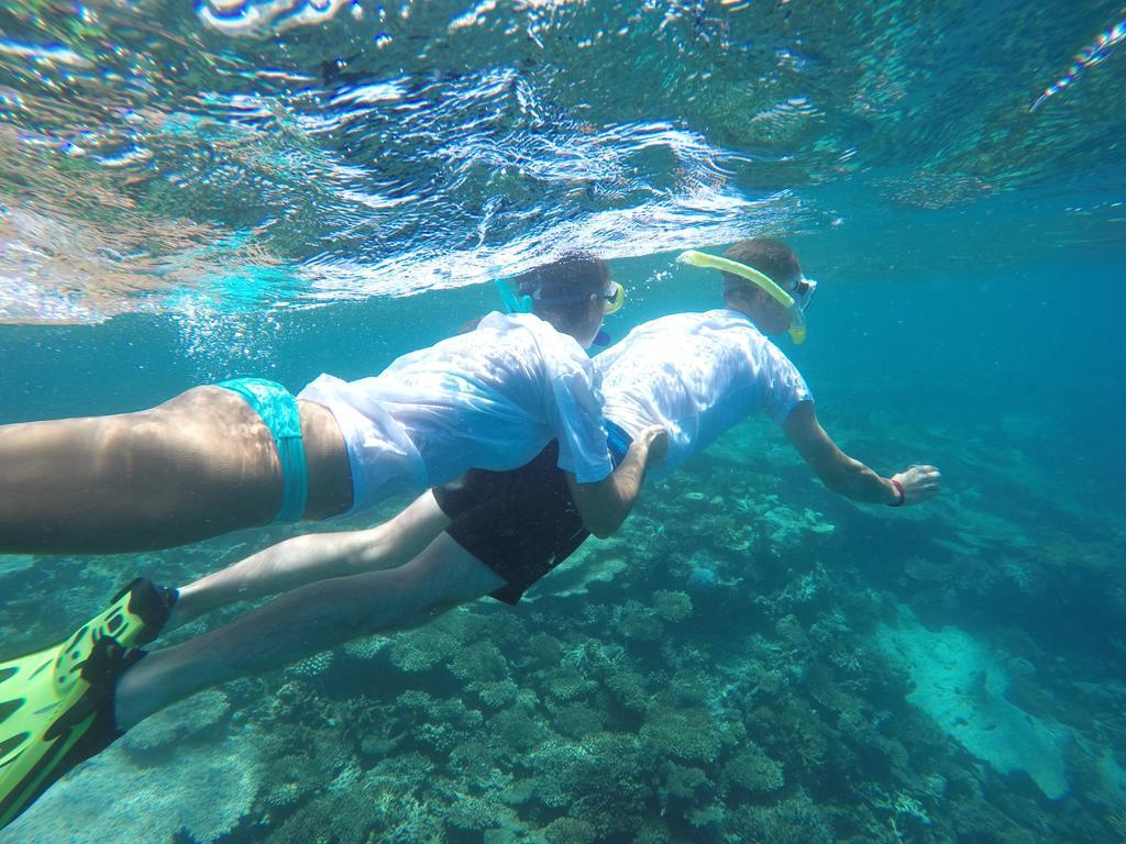 Holiday Mathiveri Inn Bagian luar foto