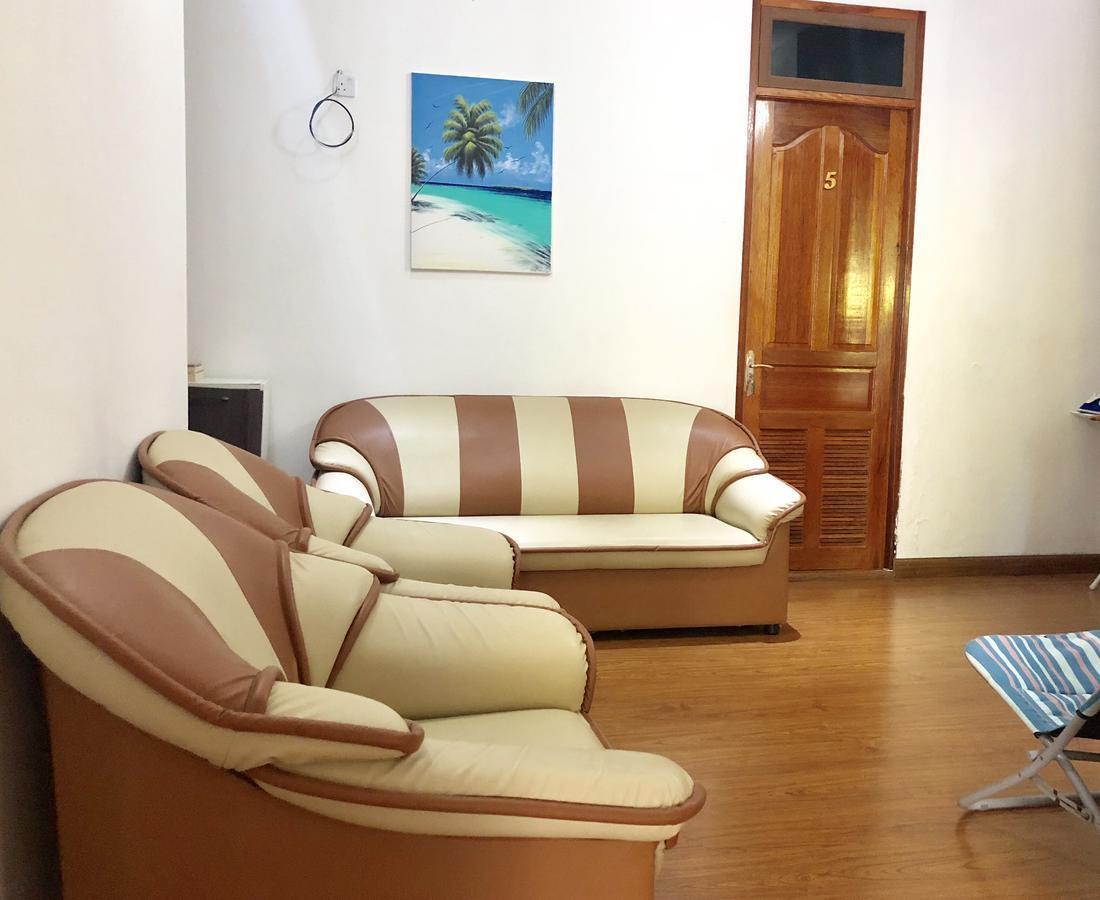 Holiday Mathiveri Inn Bagian luar foto