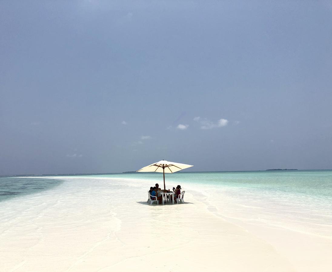 Holiday Mathiveri Inn Bagian luar foto