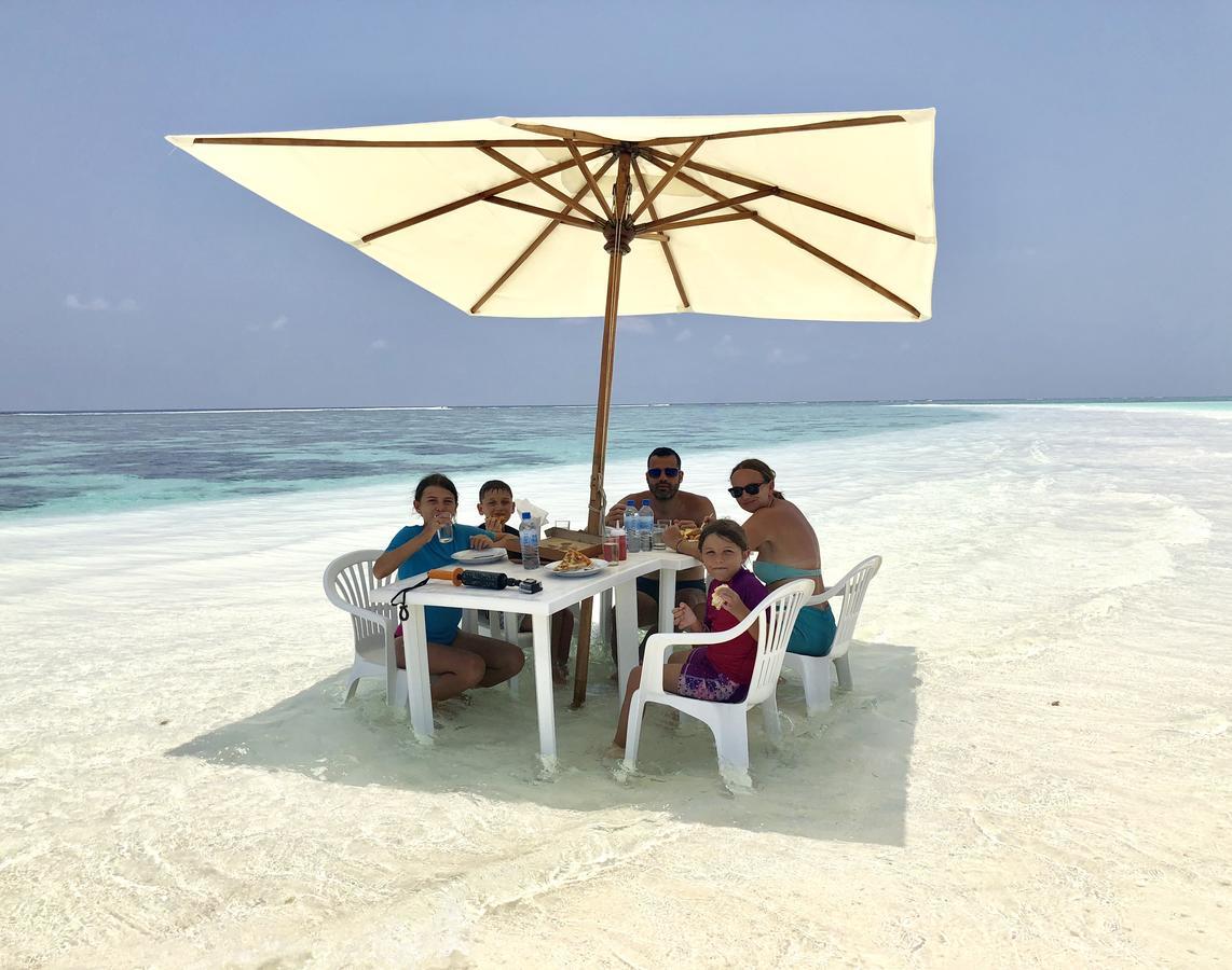 Holiday Mathiveri Inn Bagian luar foto