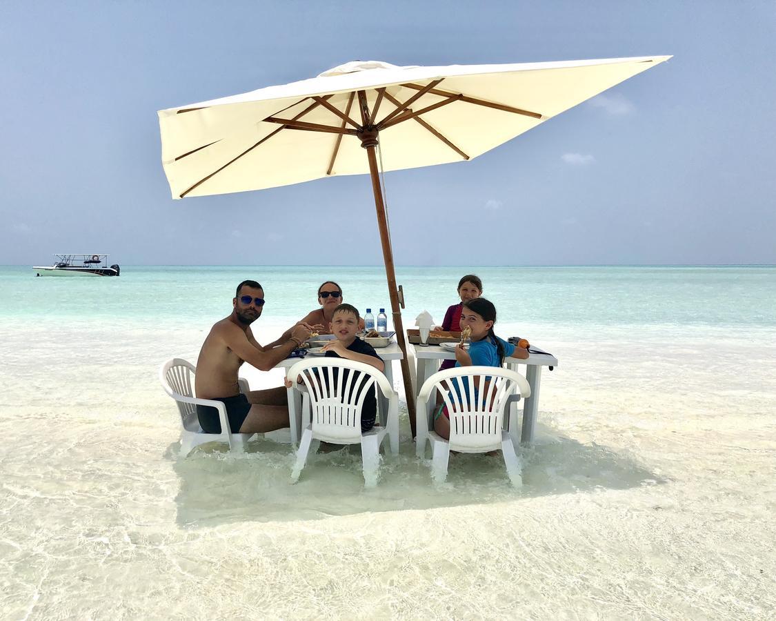 Holiday Mathiveri Inn Bagian luar foto