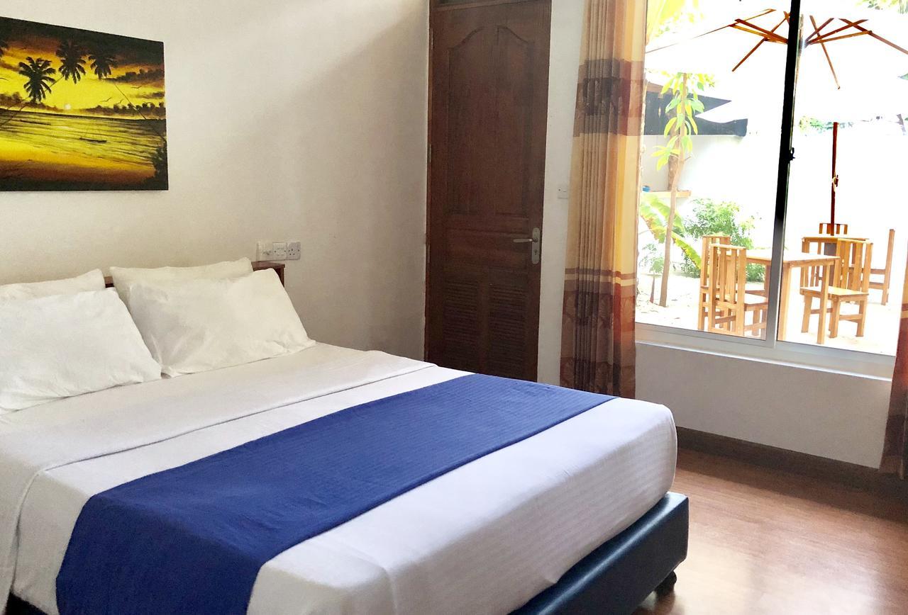 Holiday Mathiveri Inn Bagian luar foto