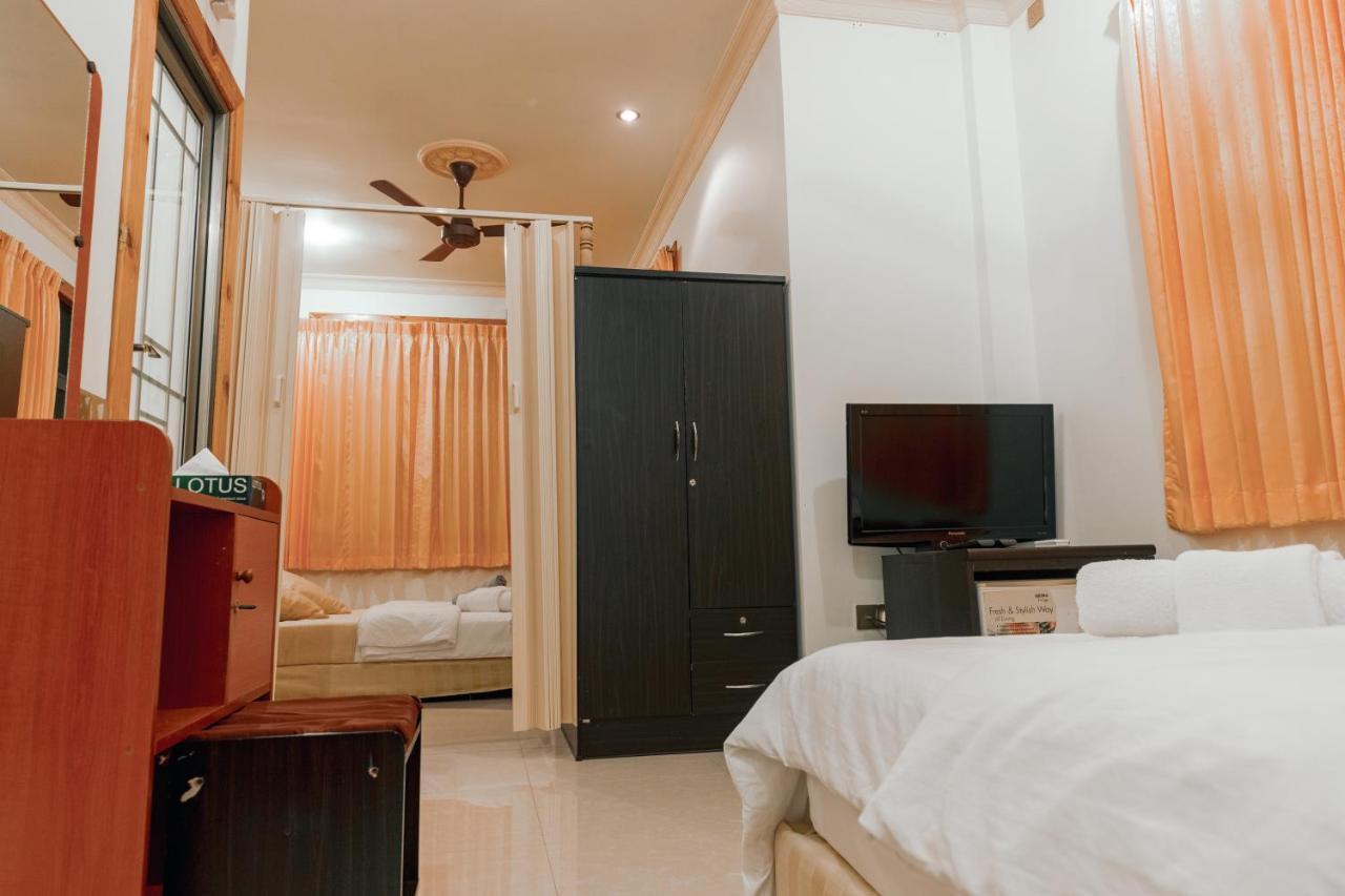 Holiday Mathiveri Inn Bagian luar foto