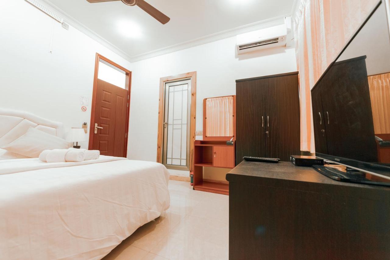 Holiday Mathiveri Inn Bagian luar foto