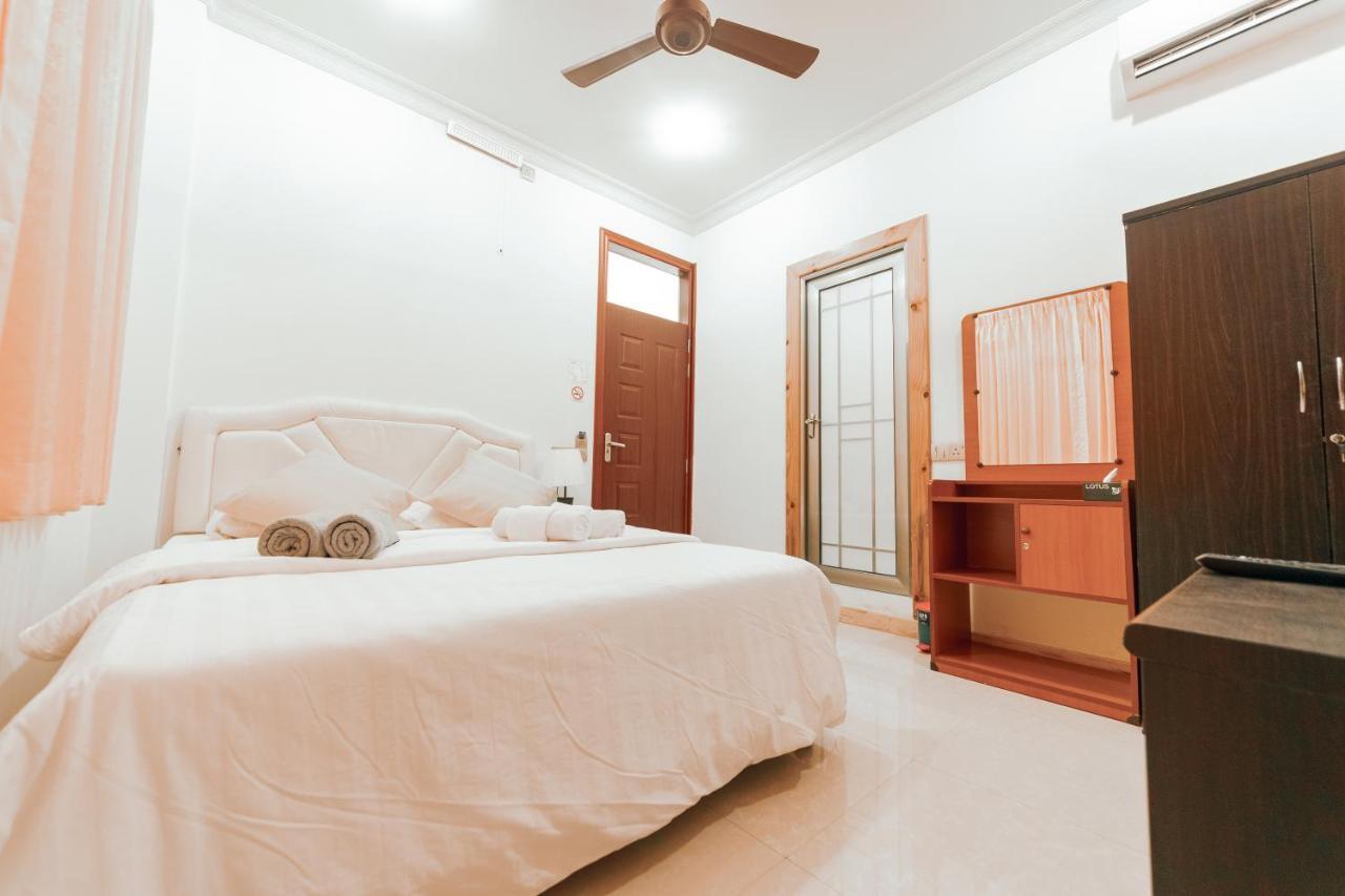Holiday Mathiveri Inn Bagian luar foto