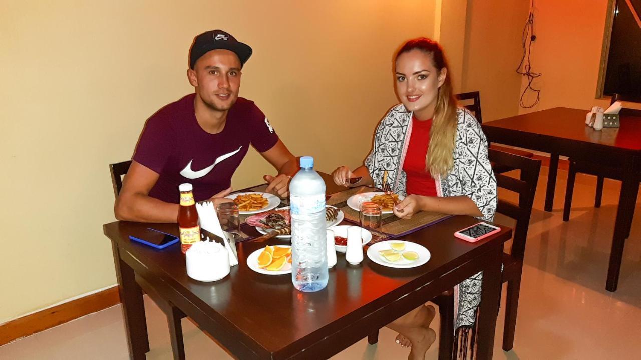 Holiday Mathiveri Inn Bagian luar foto
